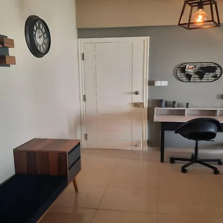 Paramount Gardens C201 아파트 *