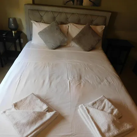 Paramount Gardens C201 * 라르나카