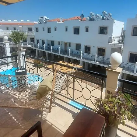 Paramount Gardens C201 Appartement