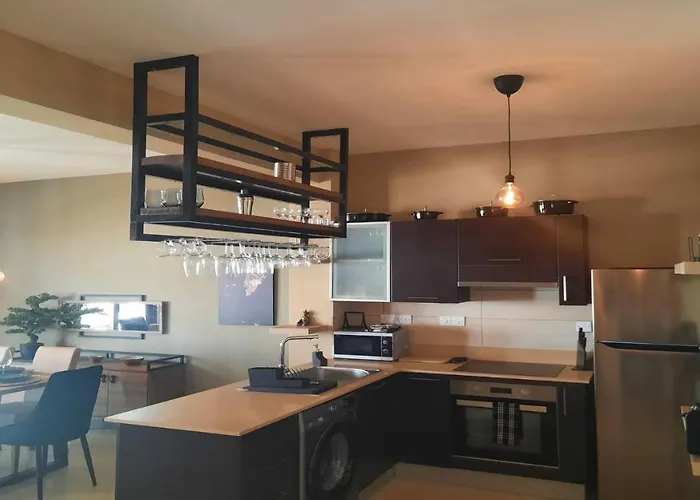 Апартаменты Paramount Gardens C201 *