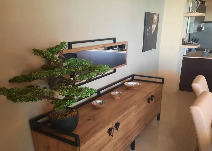 Апартаменты Paramount Gardens C201