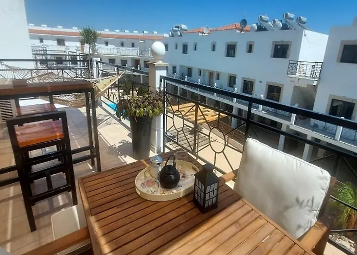 Paramount Gardens C201 Апартаменты *