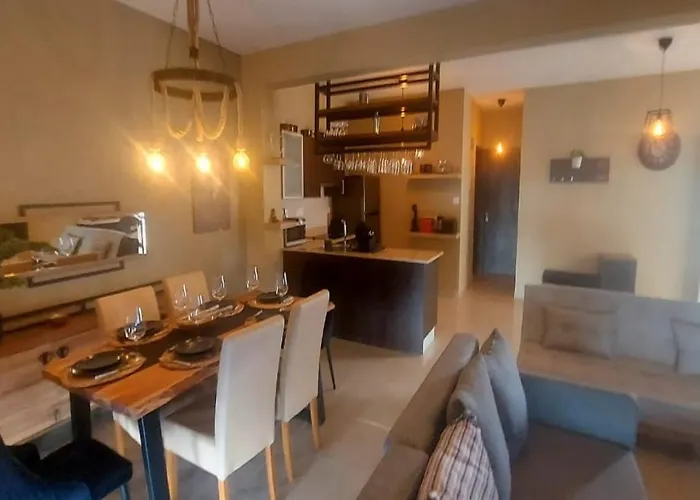 Paramount Gardens C201